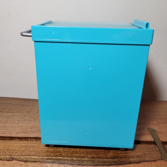 American Girl Truly blue hairstyling caddy missing a few things - Picture 6 of 10